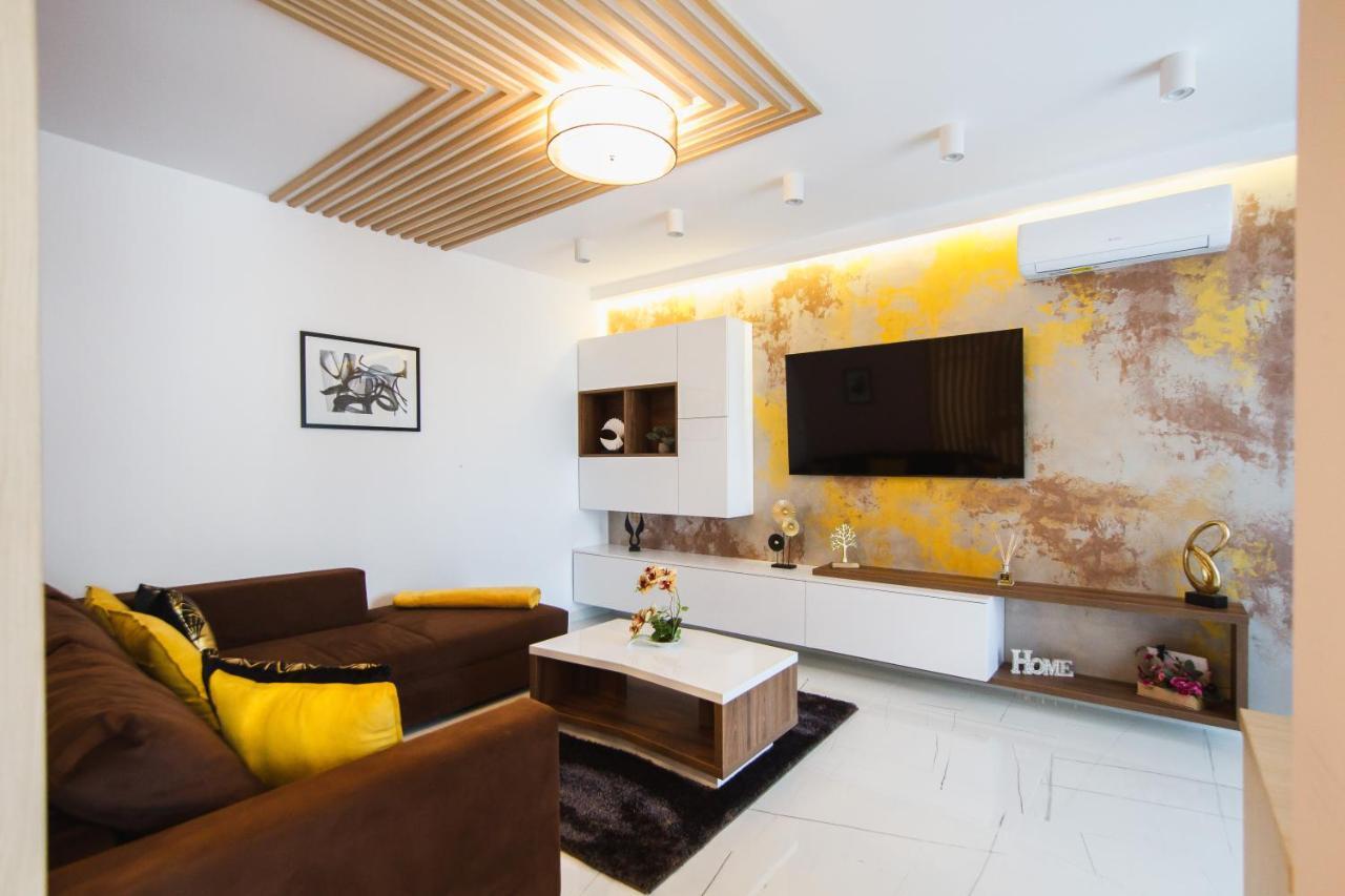 Romantic Getaway At West Residence Oradea Exteriör bild