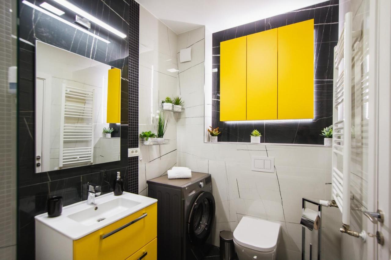 Romantic Getaway At West Residence Oradea Exteriör bild
