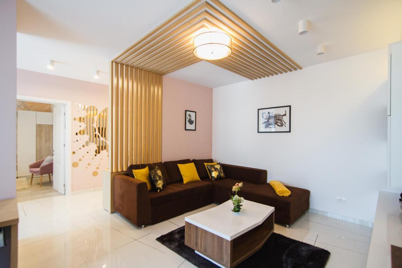 Romantic Getaway At West Residence Oradea Exteriör bild