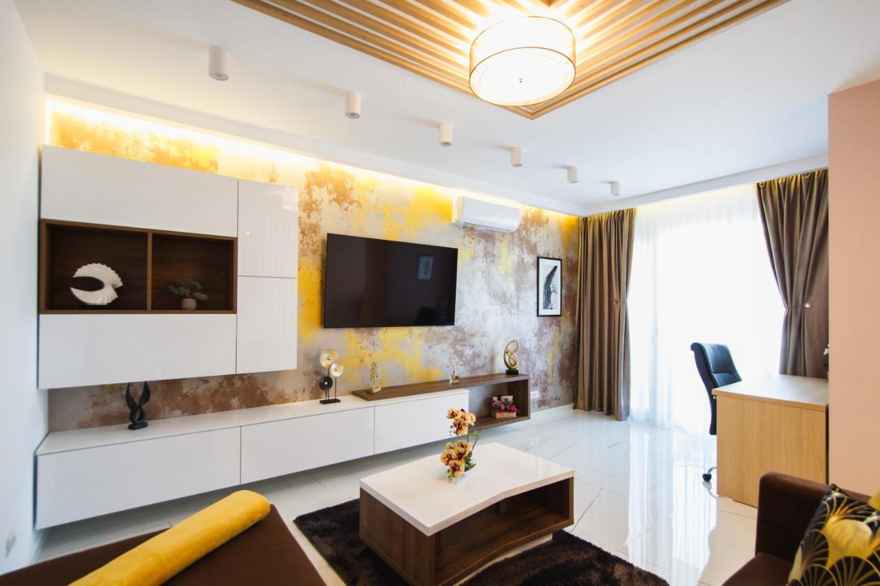 Romantic Getaway At West Residence Oradea Exteriör bild